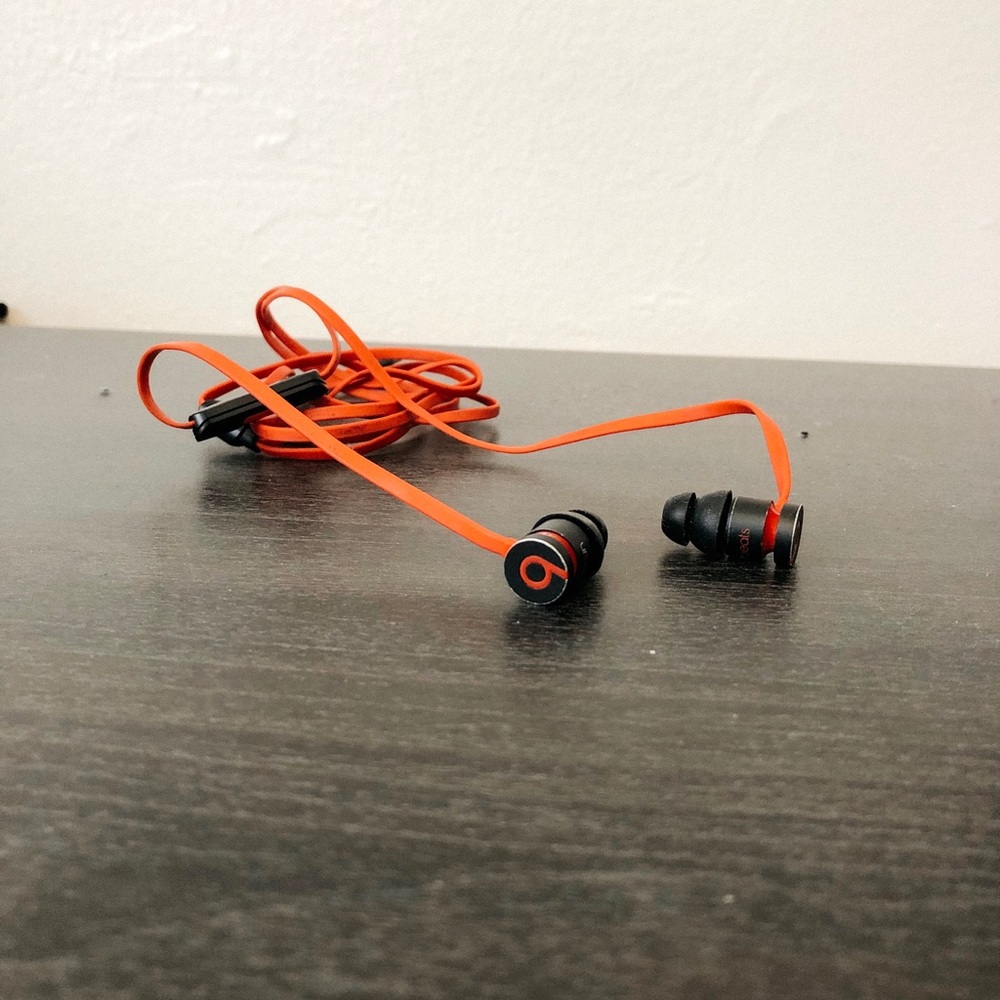 urBeats 3 earbuds